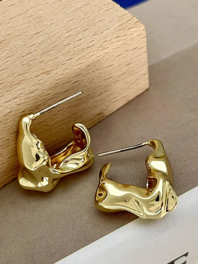84% off on Gold earrings with a modern, youthful design